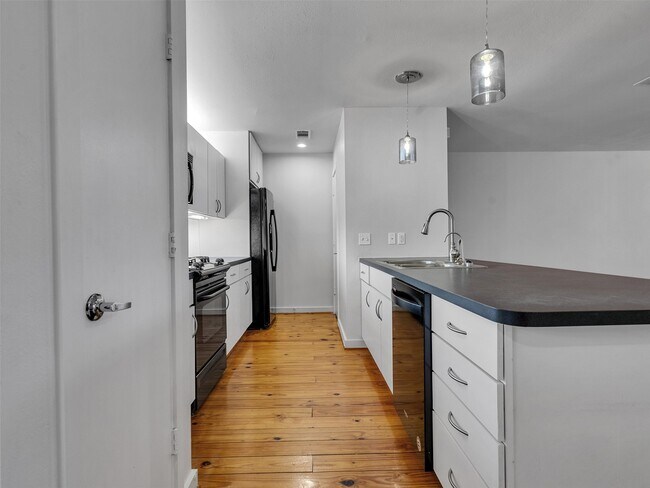 Building Photo - 6935 Yellowstone Way Dr