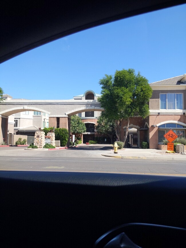 Building Photo - 425 W Rio Salado Pkwy