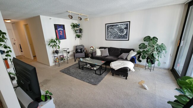 Building Photo - 10 E Ontario St