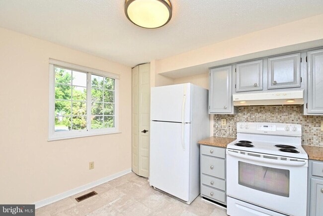 Building Photo - 6832 Heatherway Ct