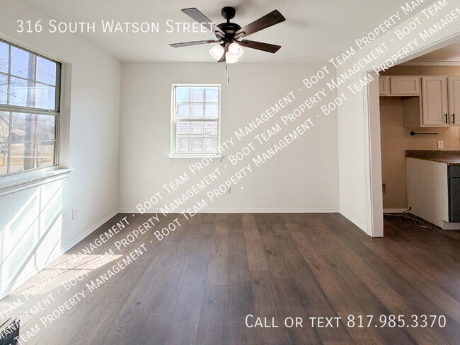 Building Photo - 316 S Watson St