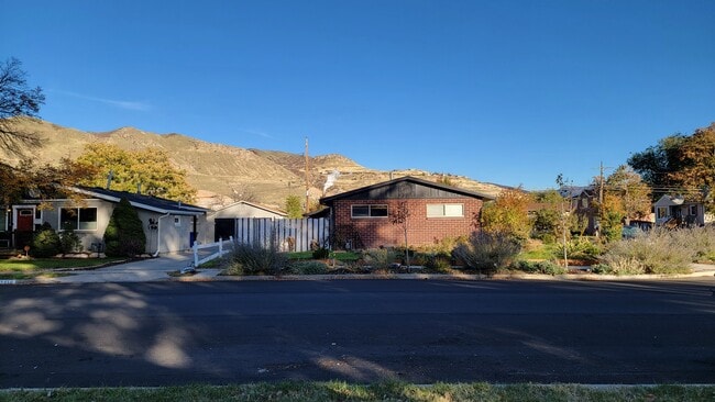 Building Photo - 1107 Topaz Dr