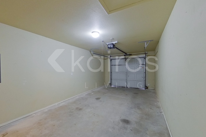 Building Photo - 5000 Thomas St