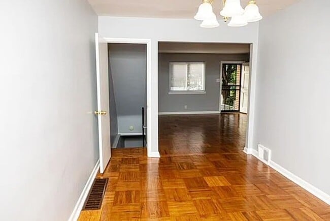 Building Photo - Stunning 3-Bedroom Townhome with One-Car Garage! Available NOW!