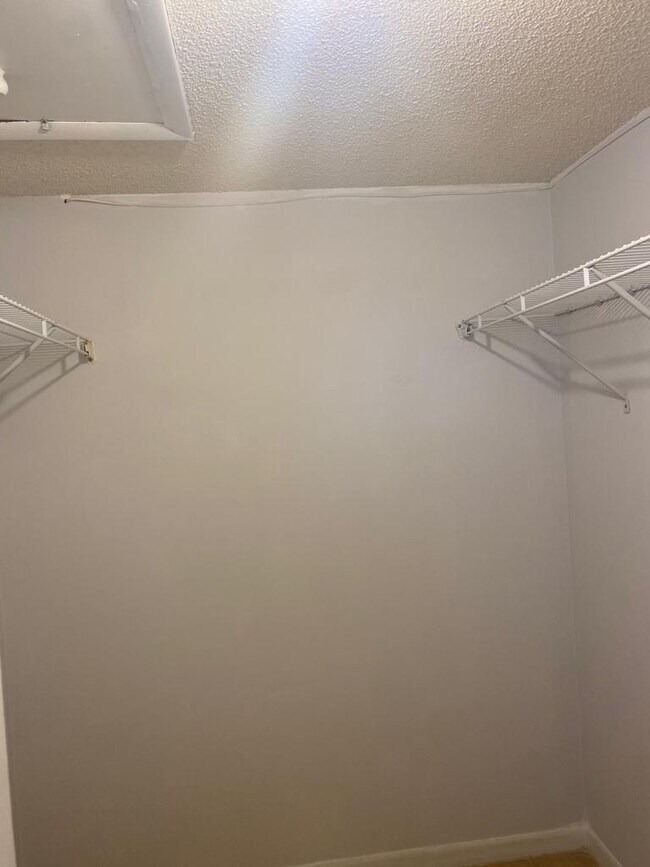 Building Photo - 19 Abbey Ln