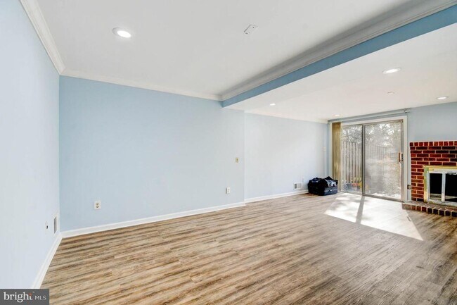 Building Photo - 4472 Ruggles Ct