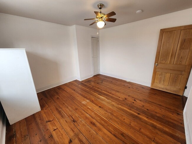 Building Photo - Large and Beautiful Farm House in Quiet Area