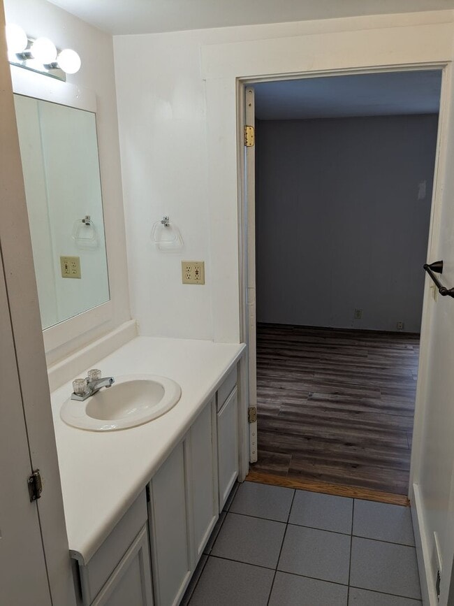 Building Photo - 3 Bed 2 Bath House Near Downtown Belgrade - Dogs Negotiable!