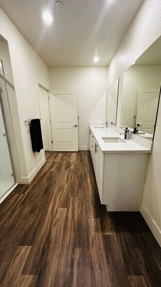 Building Photo - 5933 Sunstone Dr