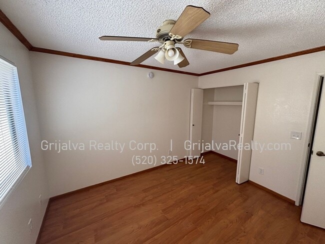 Building Photo - Beautiful Multi-story Townhouse near Tucson Racquet and Swim Club (Prince/Country Club)