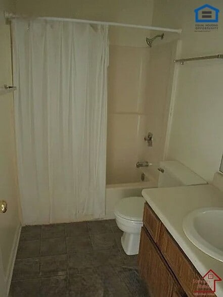 Building Photo - 404 Oriole Dr