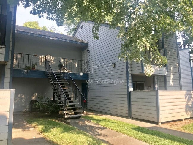Primary Photo - 445 Almond Dr