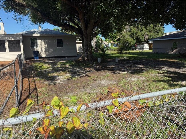 Building Photo - 1207 30th Ave E