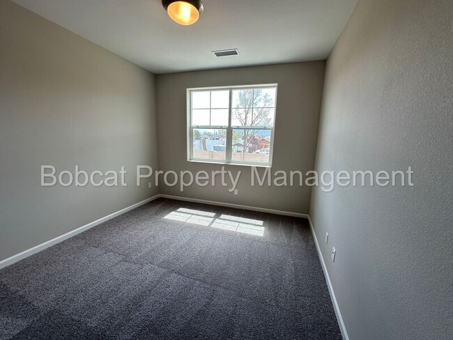 Building Photo - 860 Furlong Dr
