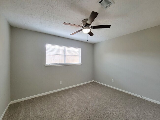 Building Photo - REMODELED 4 BEDROOM 2 BATH LEASE HOME IN HOUSTON