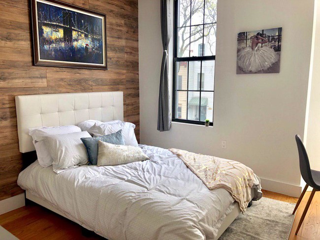 Building Photo - 1082 Greene- Shared Living Spaces