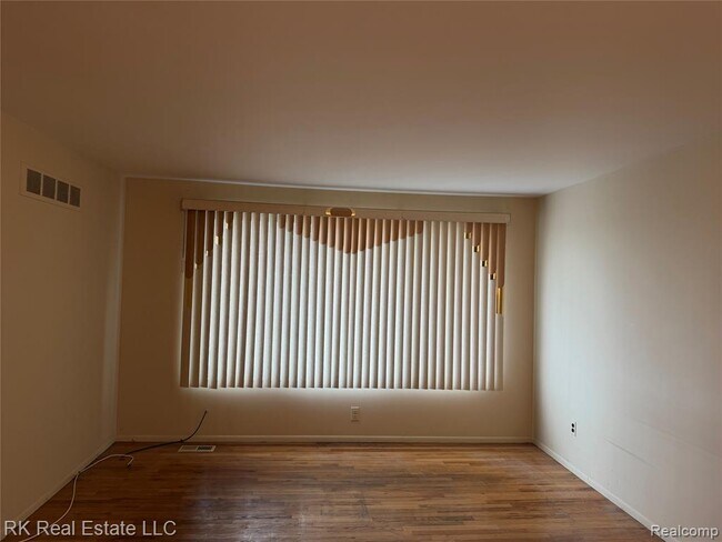 Building Photo - 8237 Kennedy Cir N