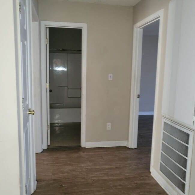 Building Photo - 707 Macey St