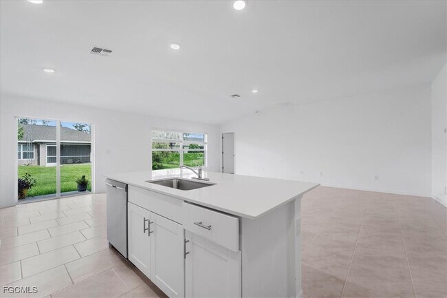 Building Photo - 4138 E Gator Cir