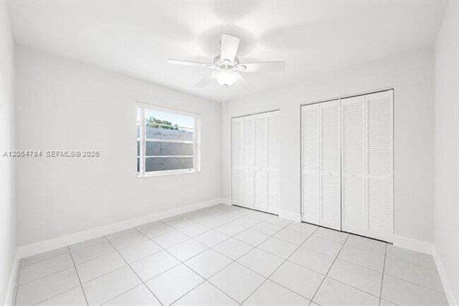 Building Photo - 3231 SW 25th St