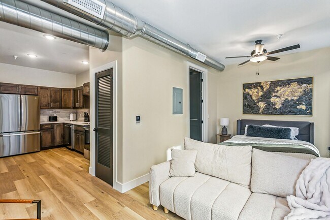 Building Photo - MOVE IN SPECIAL: MOVE IN BY APRIL 1, GET $1000 credit towards rent and/or monthly fees!