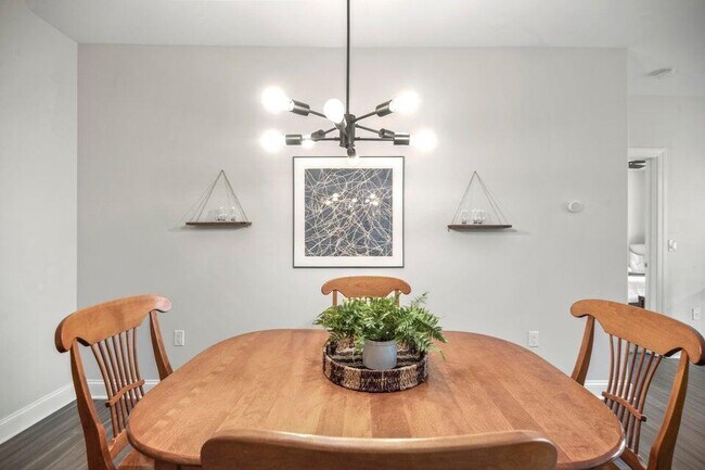 Building Photo - 1905 N Water St