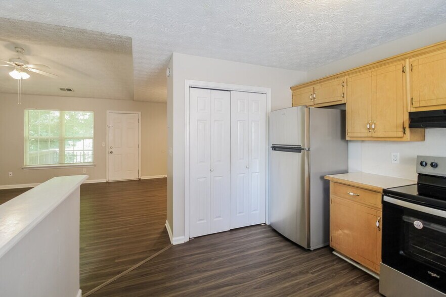 Building Photo - 40 Hunters Ridge Ct