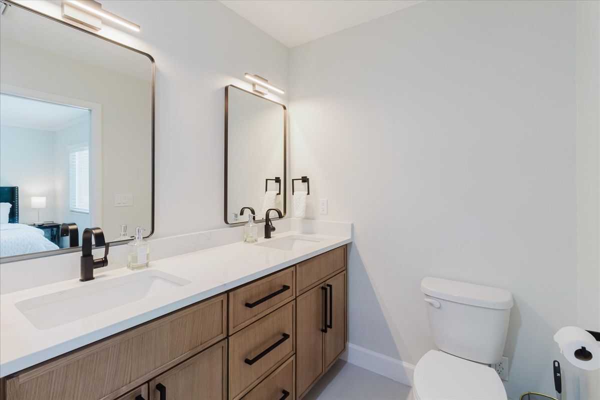 Building Photo - 311 Island Way