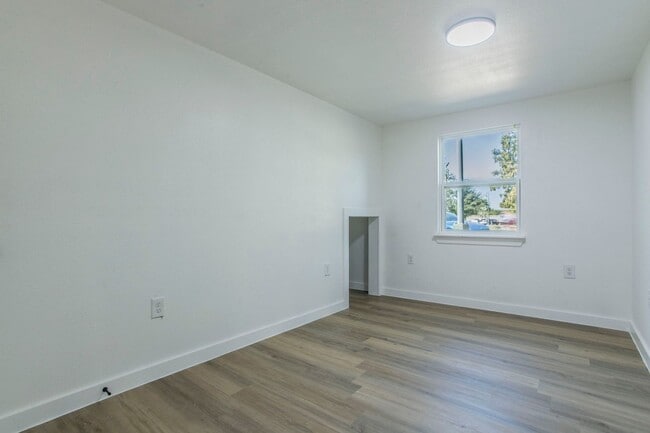 Building Photo - 2215 N Elmendorf St