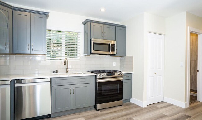 Building Photo - Beautiful detached 2/1 in North Park!  Pri...