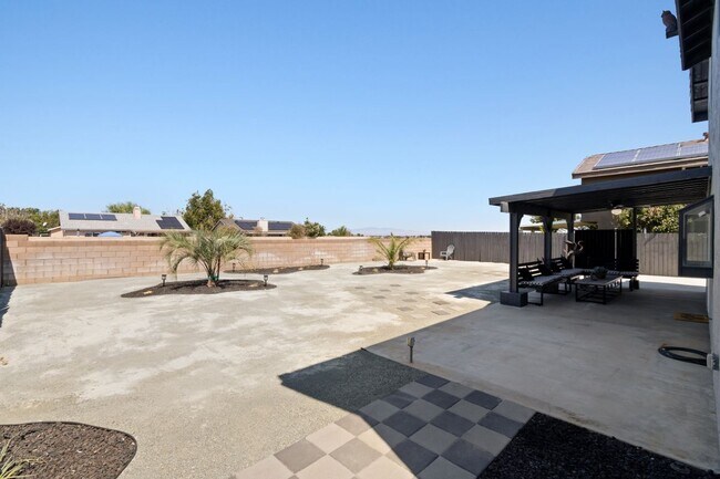 Building Photo - 43865 Carefree Ct