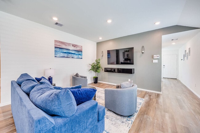 Building Photo - 6055 Diamond Vis Ct