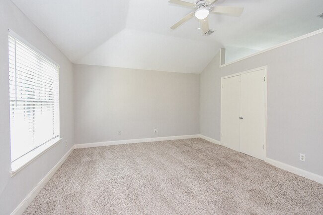 Building Photo - 3030 Great Lakes Ave