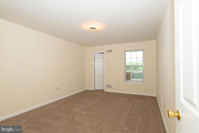 Building Photo - 208 Kelly Ct