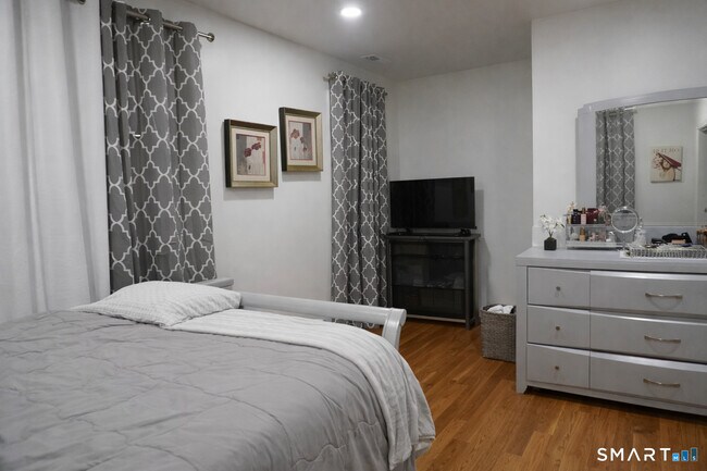 Building Photo - 171 Pequonnock St