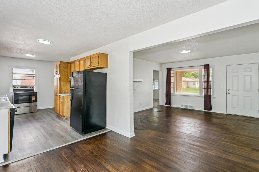 Building Photo - 2807 S Pattie St