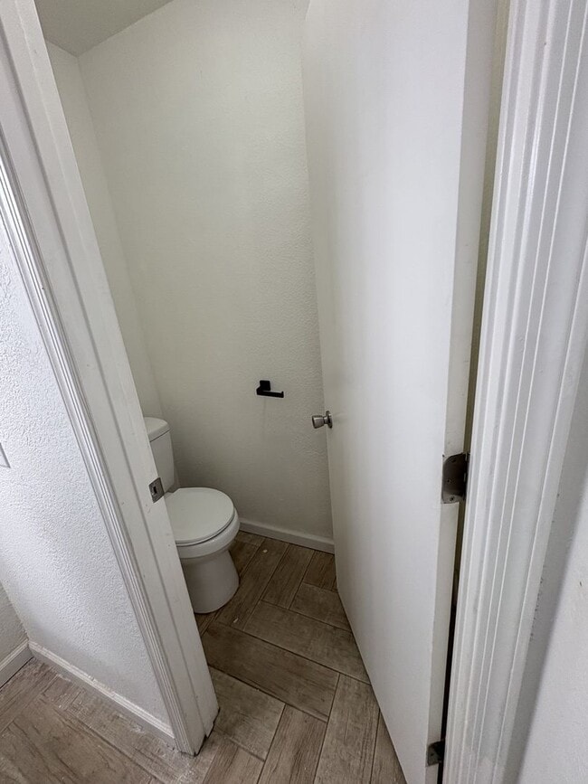 Building Photo - Great eastside location four bedrooms