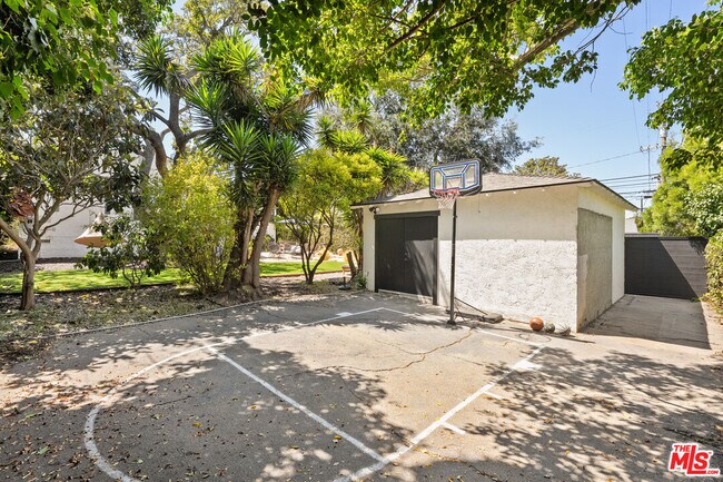 Building Photo - 8300 Creighton Ave