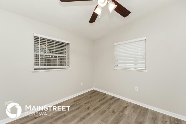 Building Photo - 604 Prairie Lake Dr