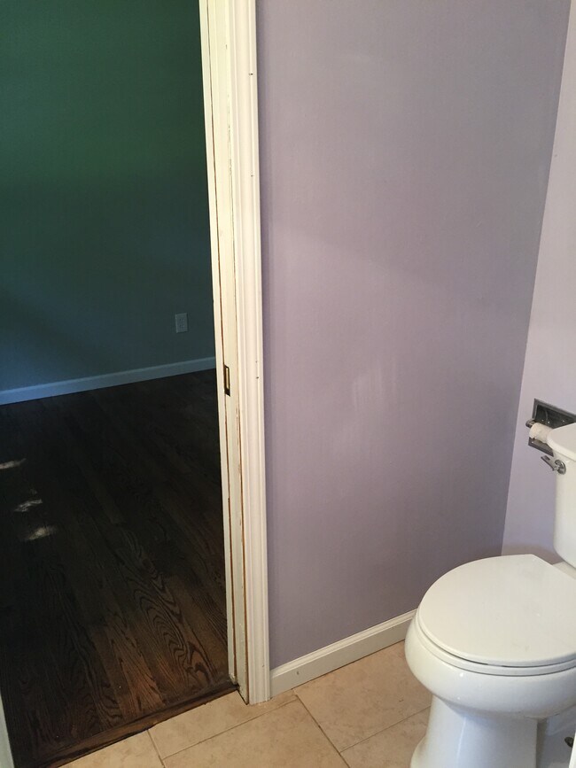 Building Photo - 2540 Cedarwood Ave