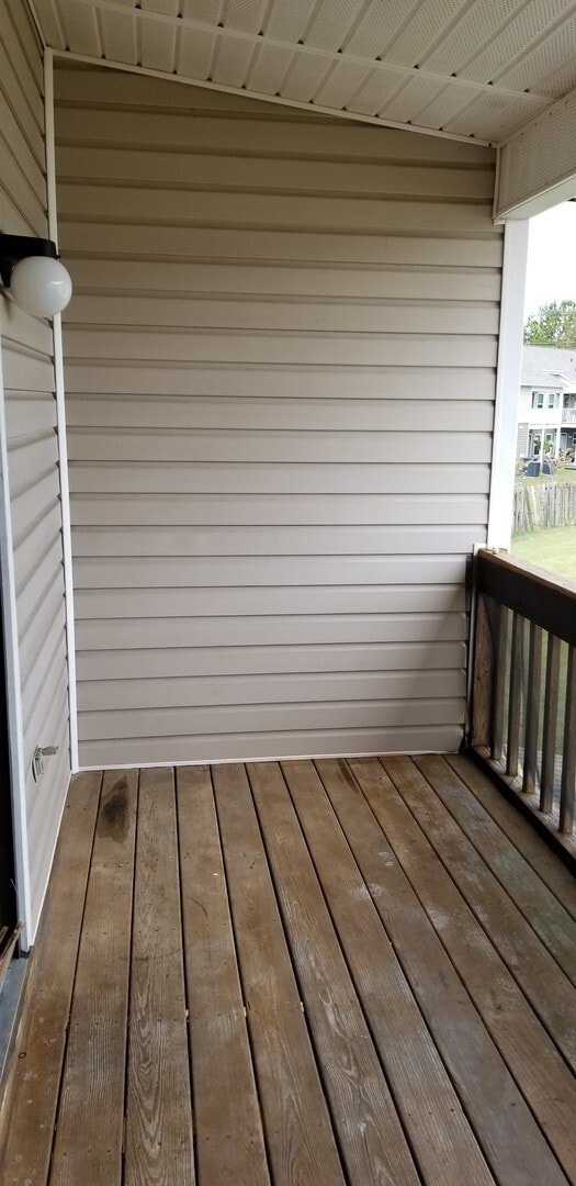 Building Photo - Large 2 bedroom 1 bath unit - upstairs