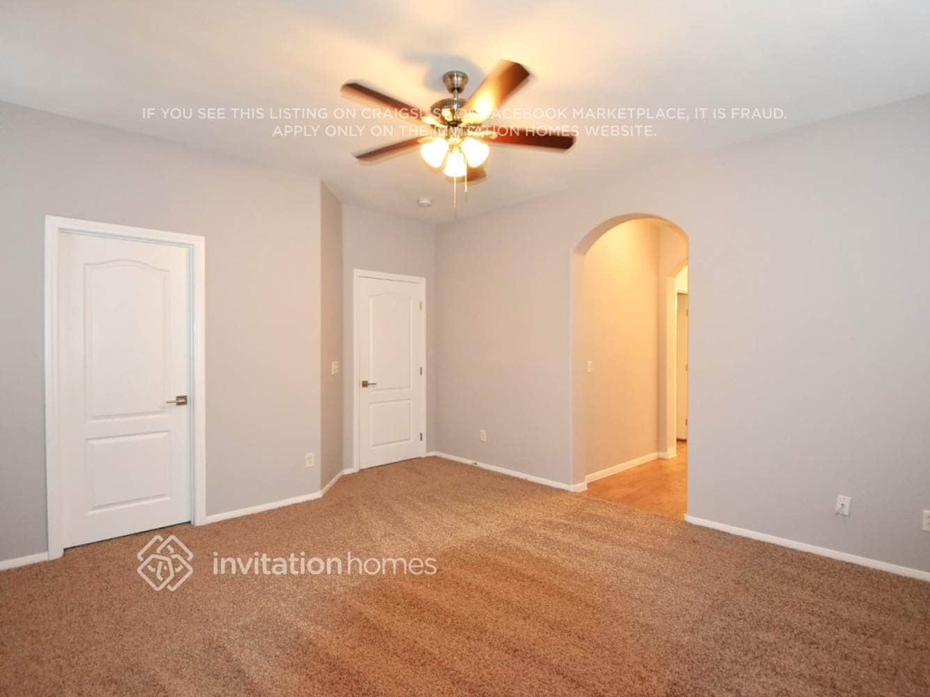 Building Photo - 4028 Villeroy Ave