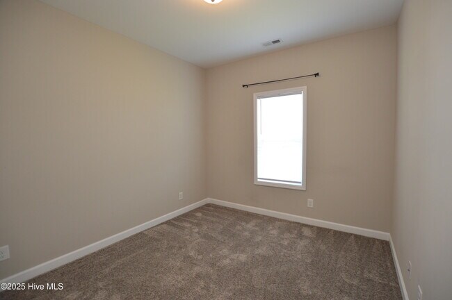 Building Photo - 222 Lakeside Dr