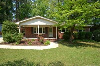 Building Photo - 806 Kingswood Dr