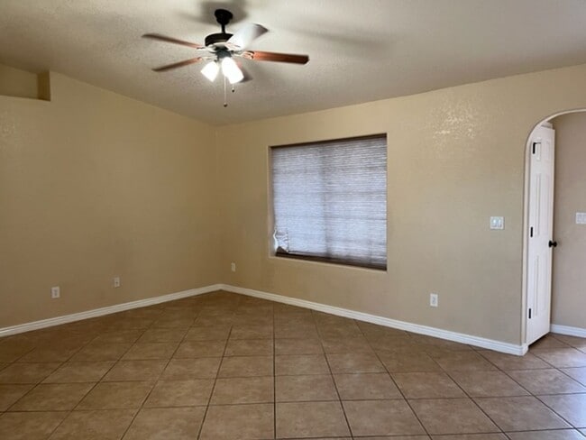 Building Photo - 3 Bedroom - 2 Bath Home