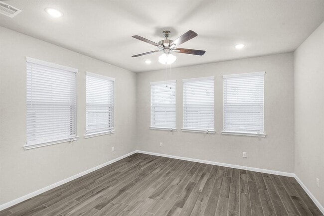 Building Photo - 5606 Hyde Park Dr