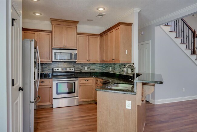 Building Photo - 4122 Chastain Dr