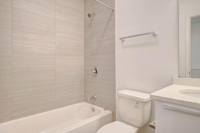 Building Photo - 2 bedroom in Chicago IL 60647