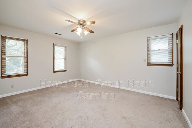 Building Photo - 304 Walnut Hollow Ct