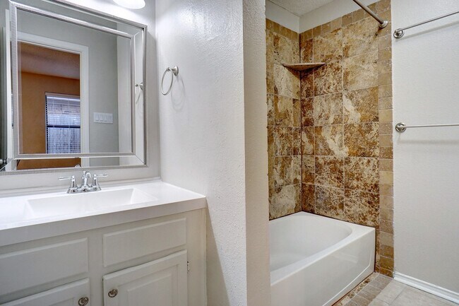 Building Photo - Super Nice 3-2-2 Brick Home!
